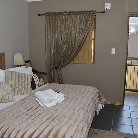 Two Bells Guest House Bloemfontein Exterior foto