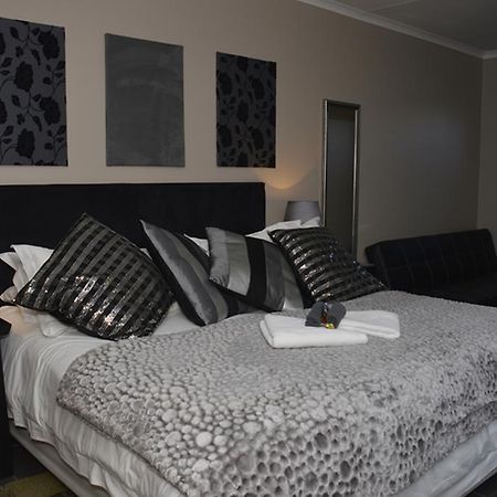 Two Bells Guest House Bloemfontein Exterior foto