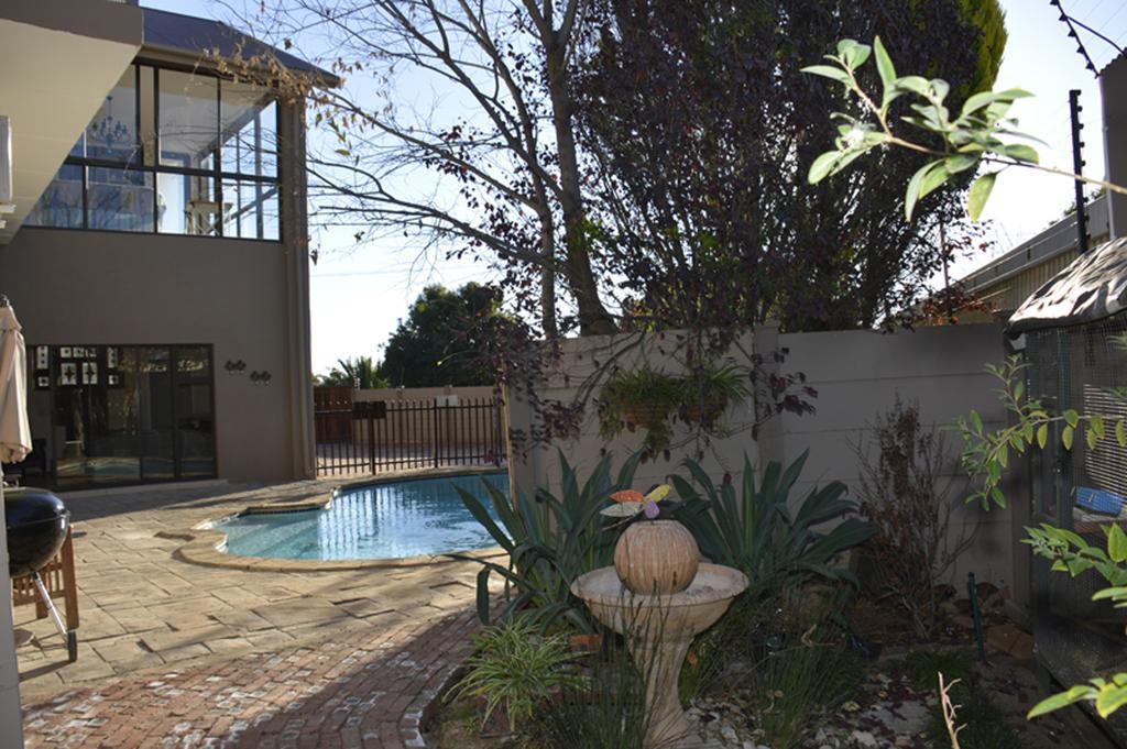 Two Bells Guest House Bloemfontein Zimmer foto