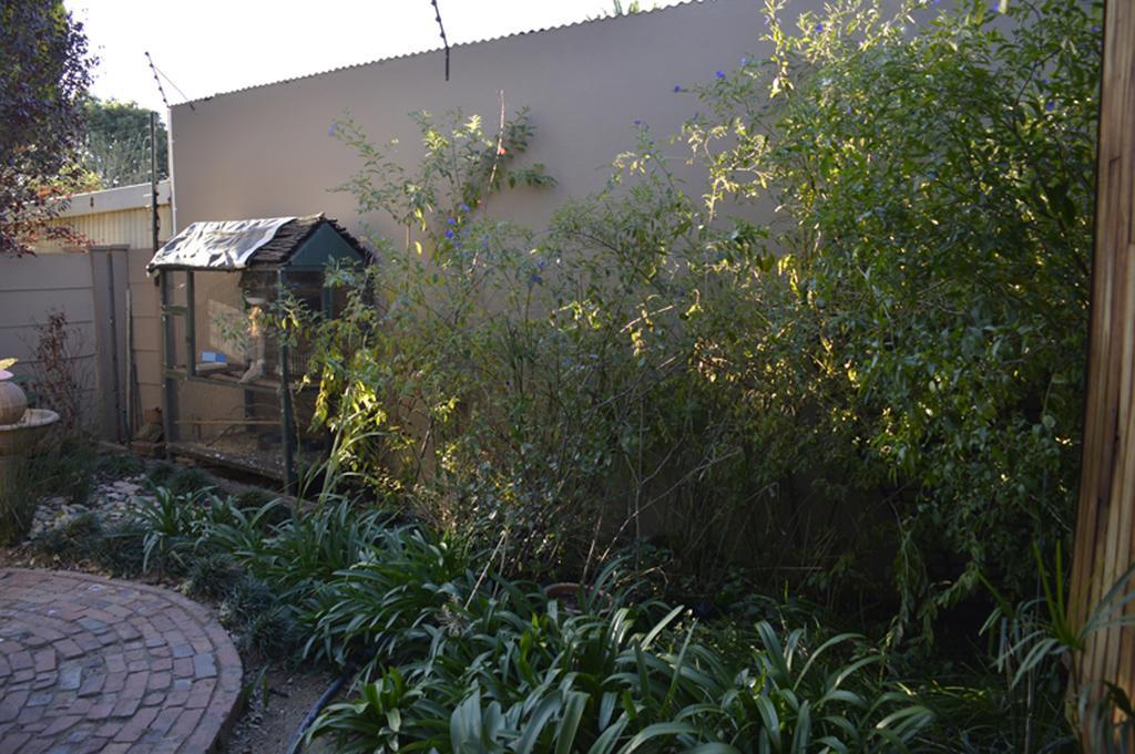 Two Bells Guest House Bloemfontein Exterior foto