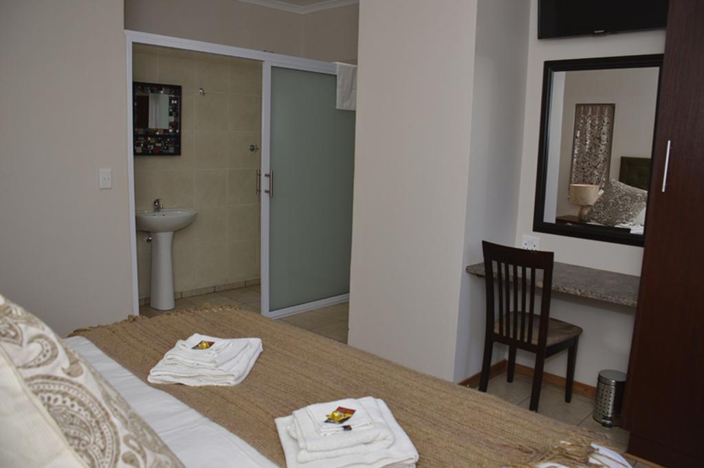 Two Bells Guest House Bloemfontein Zimmer foto