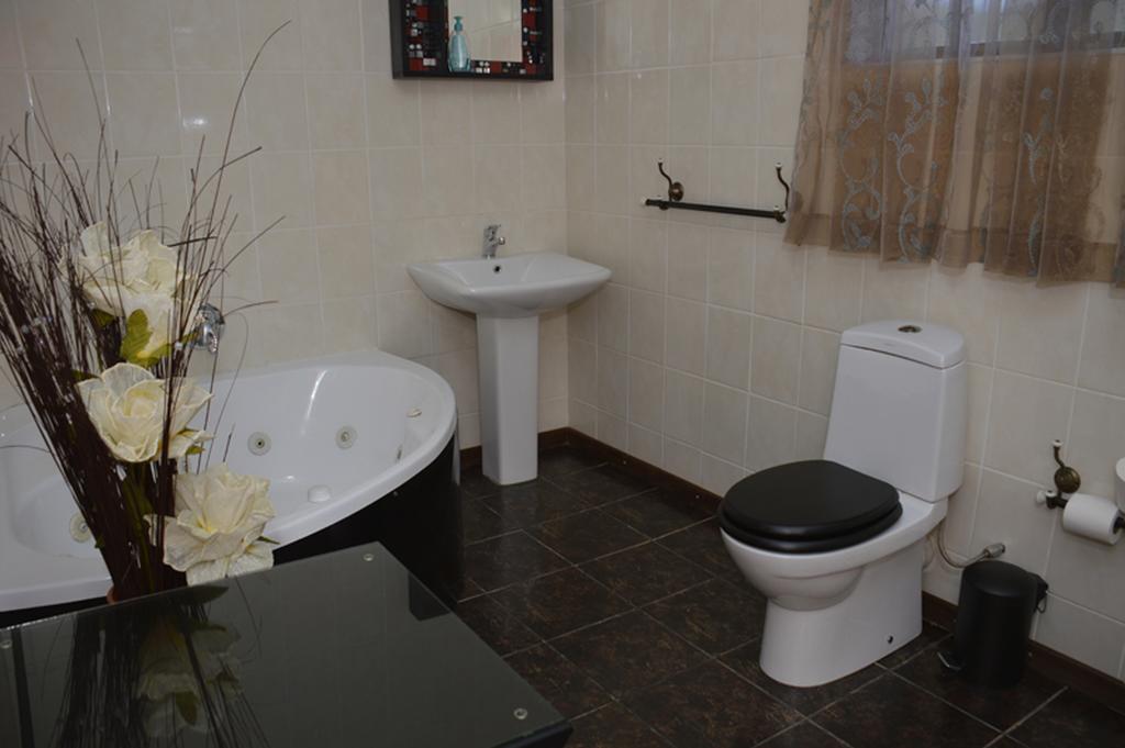 Two Bells Guest House Bloemfontein Zimmer foto