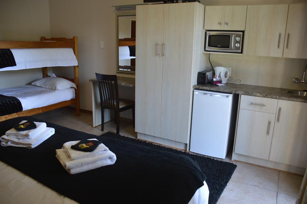 Two Bells Guest House Bloemfontein Zimmer foto