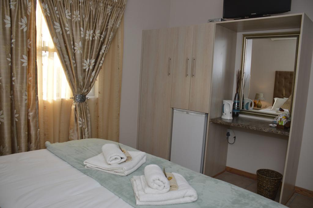 Two Bells Guest House Bloemfontein Zimmer foto