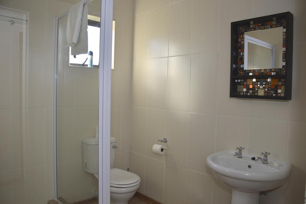 Two Bells Guest House Bloemfontein Zimmer foto
