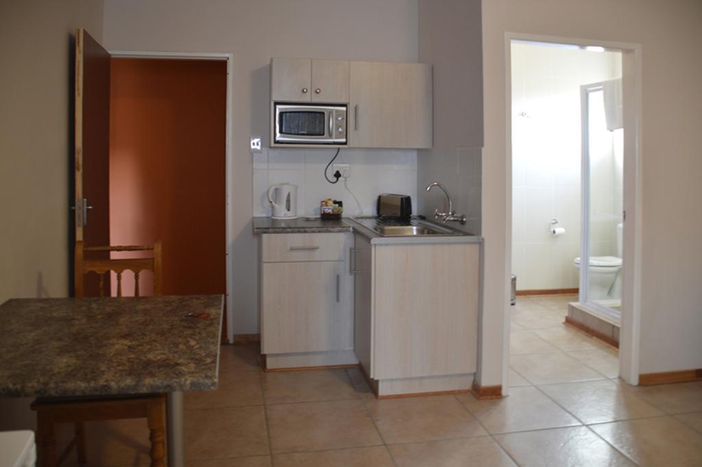 Two Bells Guest House Bloemfontein Zimmer foto