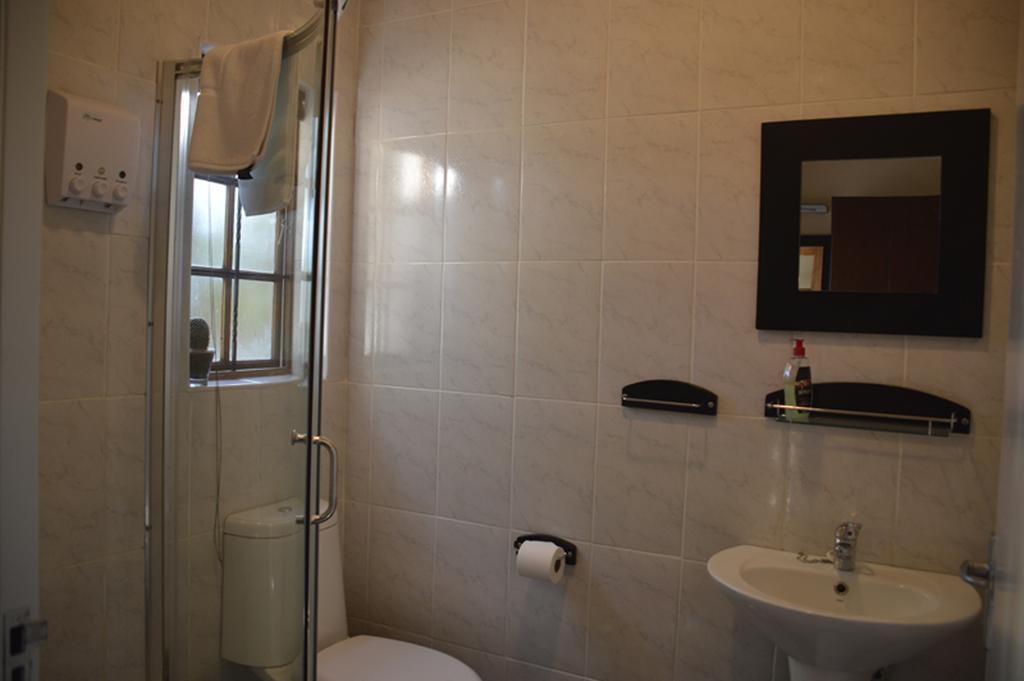 Two Bells Guest House Bloemfontein Zimmer foto