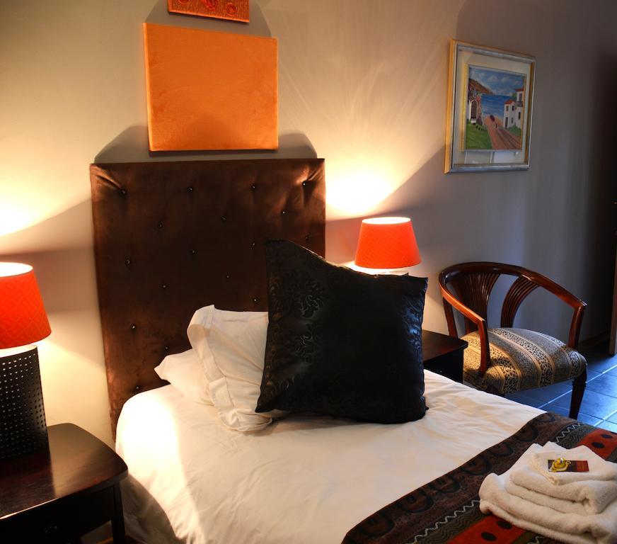 Two Bells Guest House Bloemfontein Zimmer foto