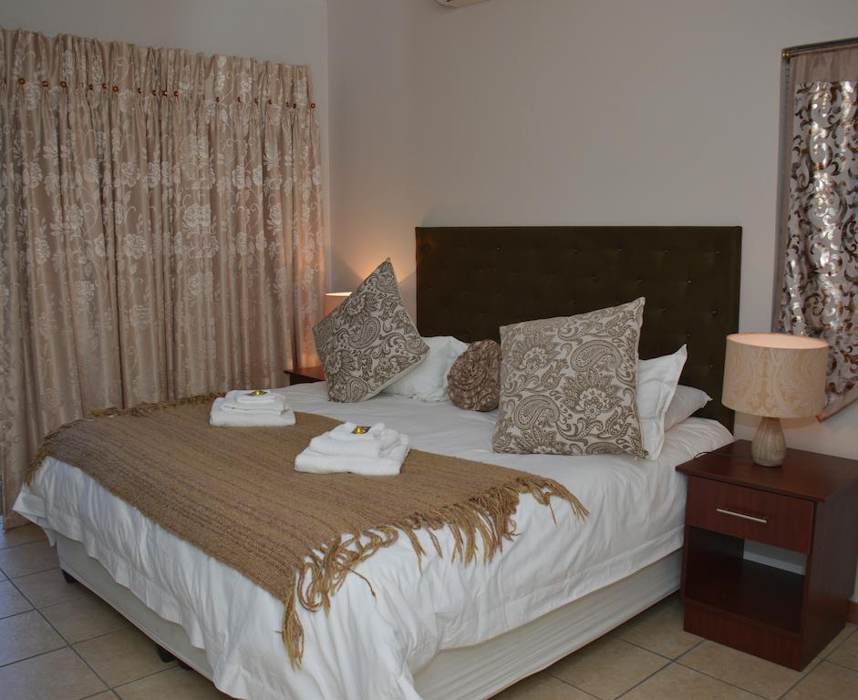 Two Bells Guest House Bloemfontein Zimmer foto