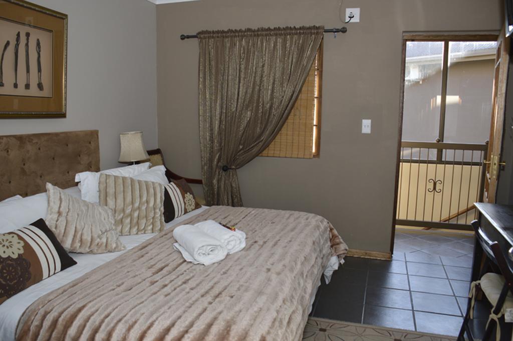 Two Bells Guest House Bloemfontein Exterior foto