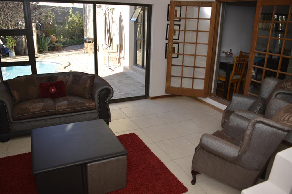 Two Bells Guest House Bloemfontein Exterior foto