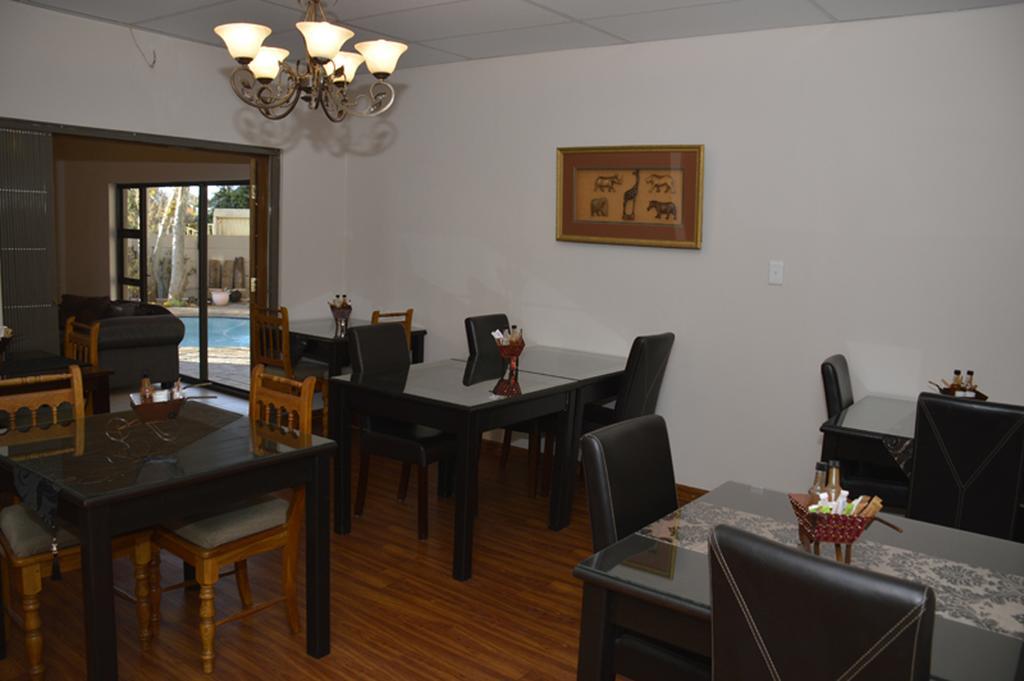 Two Bells Guest House Bloemfontein Exterior foto
