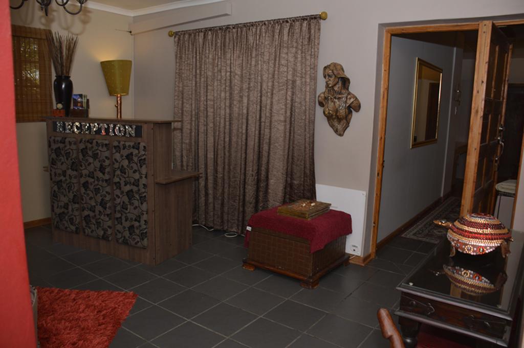 Two Bells Guest House Bloemfontein Exterior foto